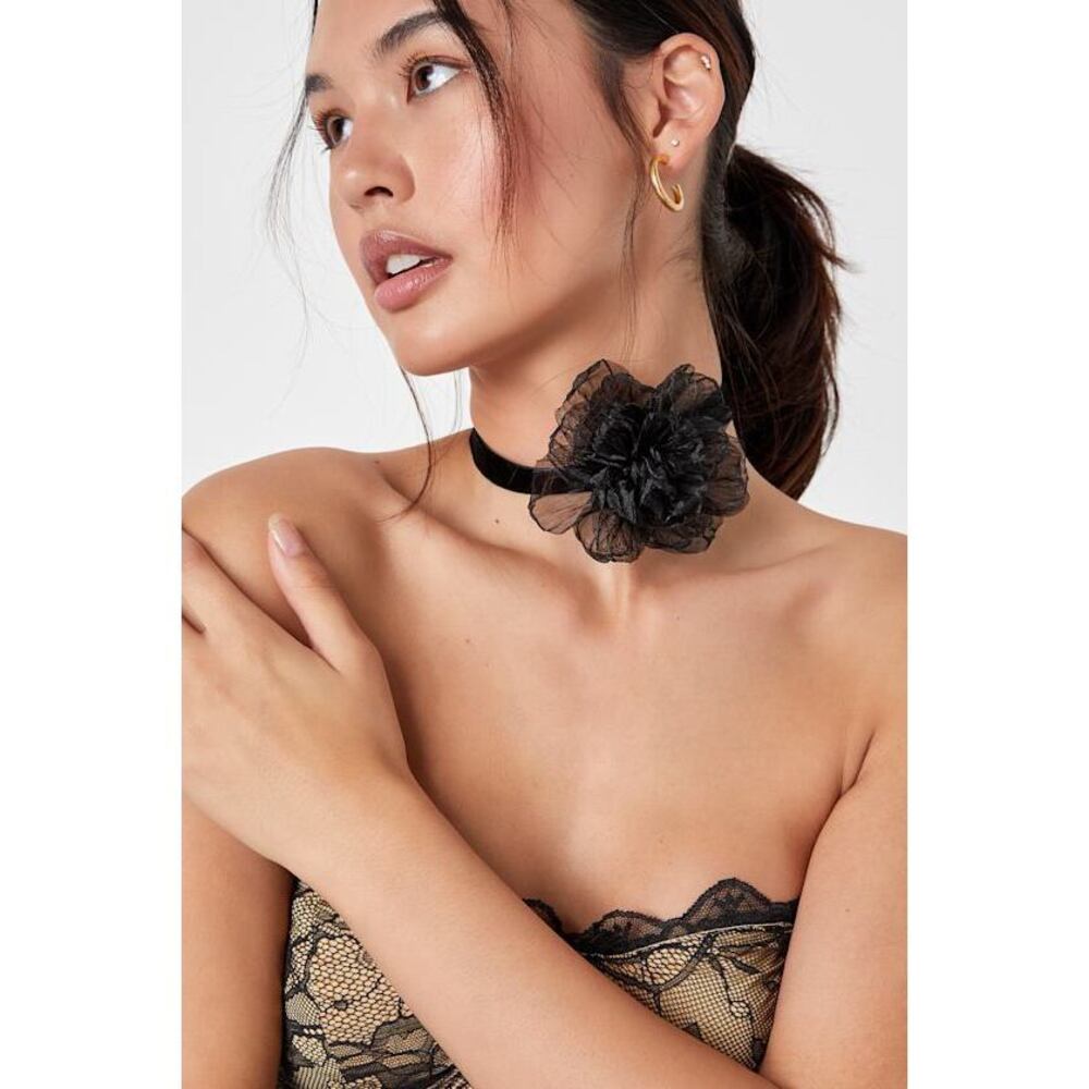 Lulus Dramatic Radiance Black Velvet Flower Choker Necklace